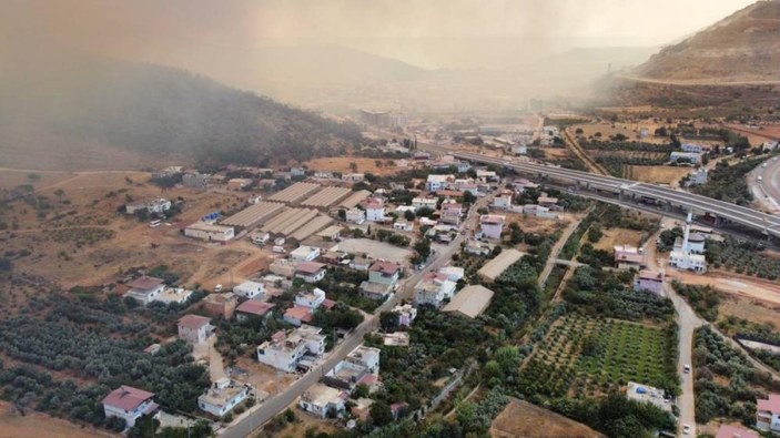 Mersin'de orman yangını: 110 ev tahliye edildi