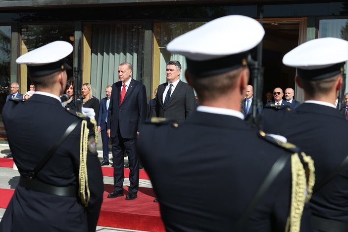 Cumhurbaşkanı Erdoğan, Hırvatistan'da törenle karşılandı