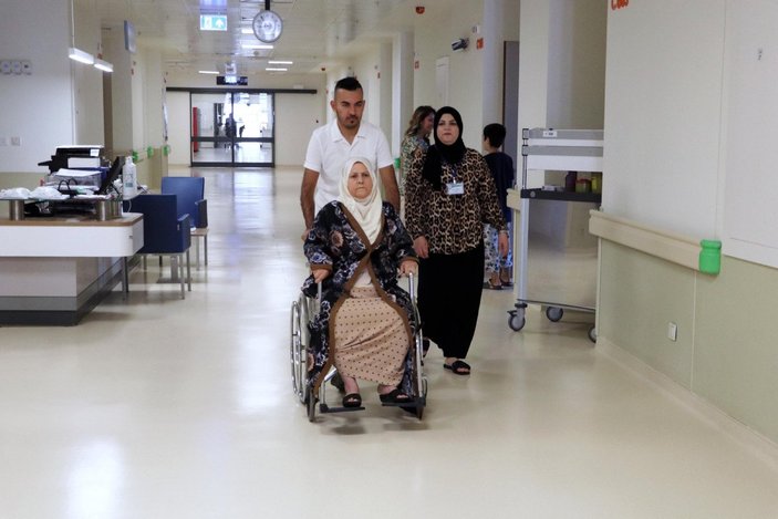 Tekerlekli sandalyeye bağlı olan Iraklı kadın Türkiye'de yürümeye başladı