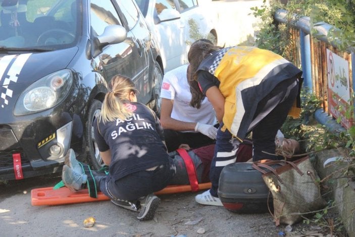 Kocaeli'de kaza yapan hamile kadın ve amcası vatandaşlar sayesinde kurtuldu