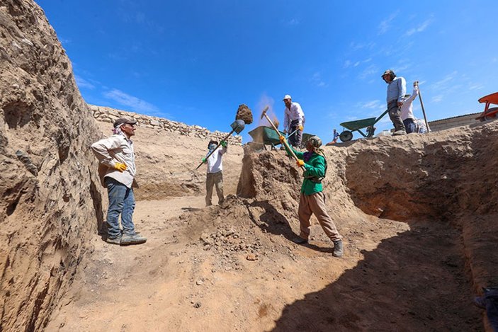 Van'da Urartulara ait mimari kaplama levhası bulundu