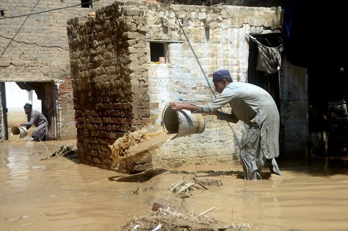 Pakistan'daki sel felaketinde ölü sayısı 1355'e çıktı