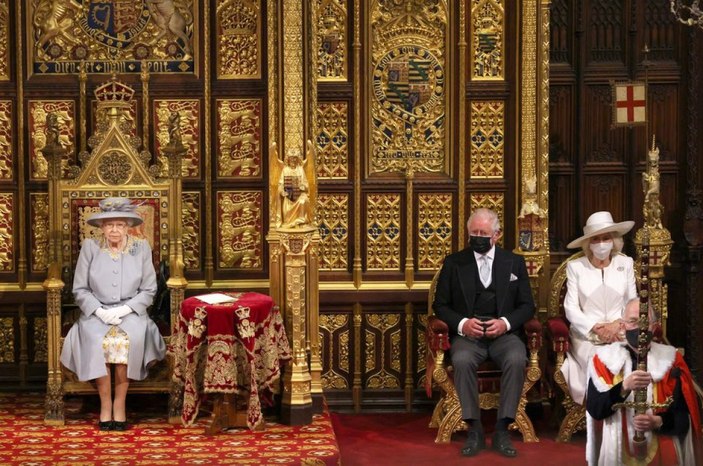 İngiltere'nin yeni kraliçesi Camilla oldu