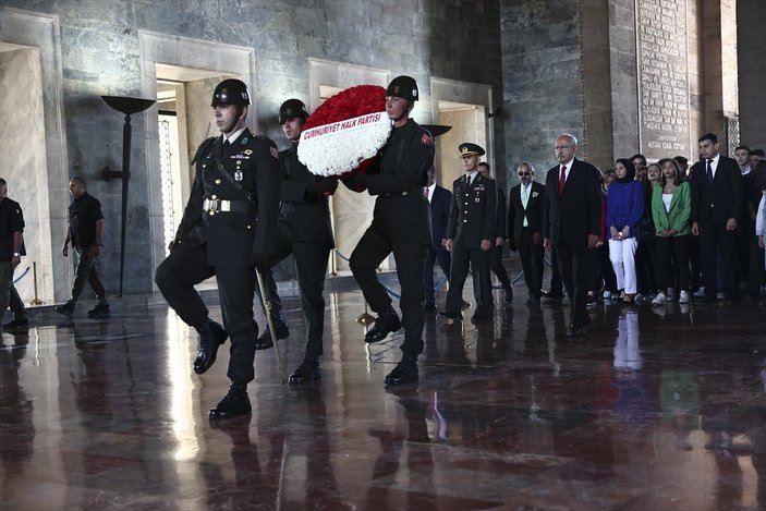 CHP, 99’ncu kuruluş yıl dönümünde Anıtkabir'e gitti