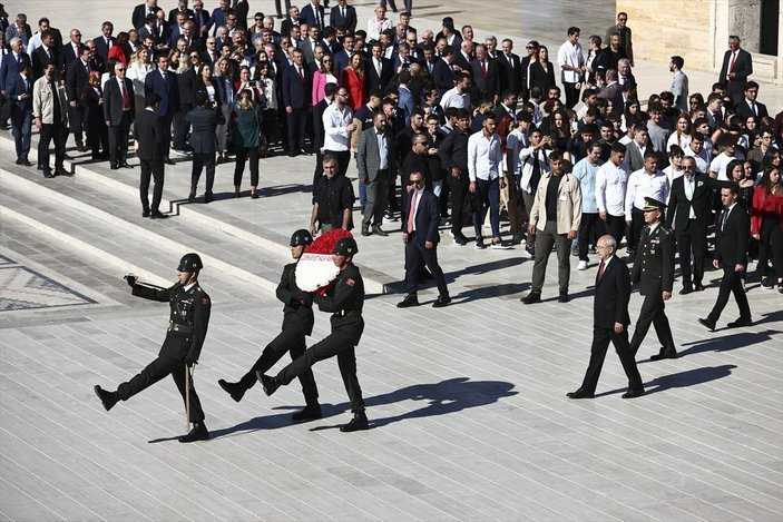 CHP, 99’ncu kuruluş yıl dönümünde Anıtkabir'e gitti