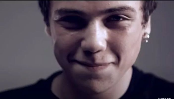 Tolga Sarıtaş'a ölen genç kızlar...Bu hali sizi dumur edecek!