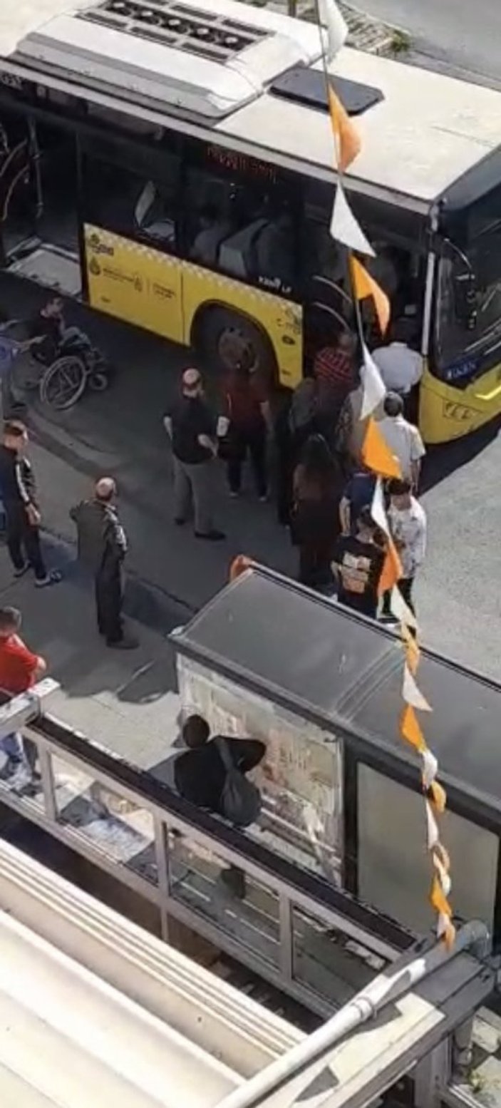 Sancaktepe'de İETT şoförü ile yolcular arasında engelli rampası tartışması