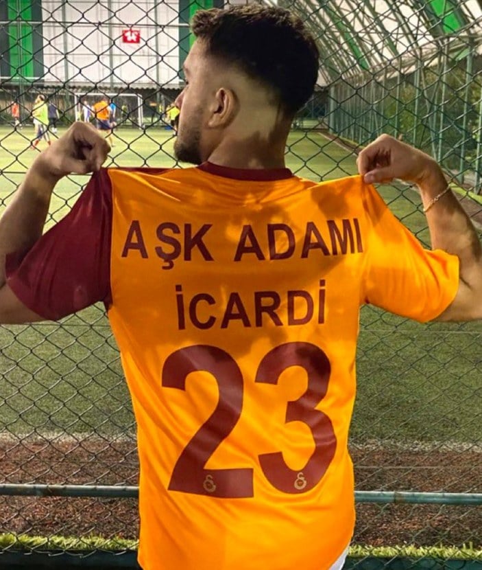 Galatasaray taraftarından Icardi forması