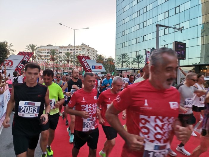 9 Eylül İzmir Yarı Maratonu başladı