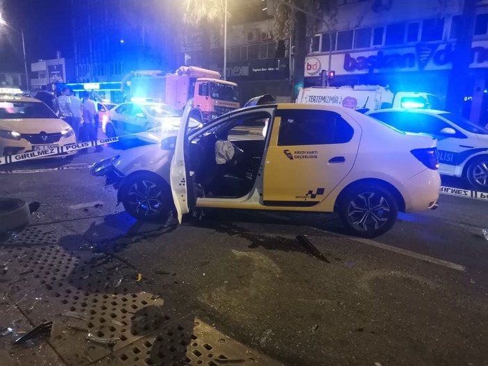 İzmir'de kağıt toplayıcısına taksi çarptı: 1 ölü, 1 yaralı