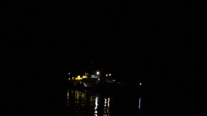 Yunan unsurlarının taciz ateşi açtığı Ro-Ro gemisi Karanlık Liman'a demirledi