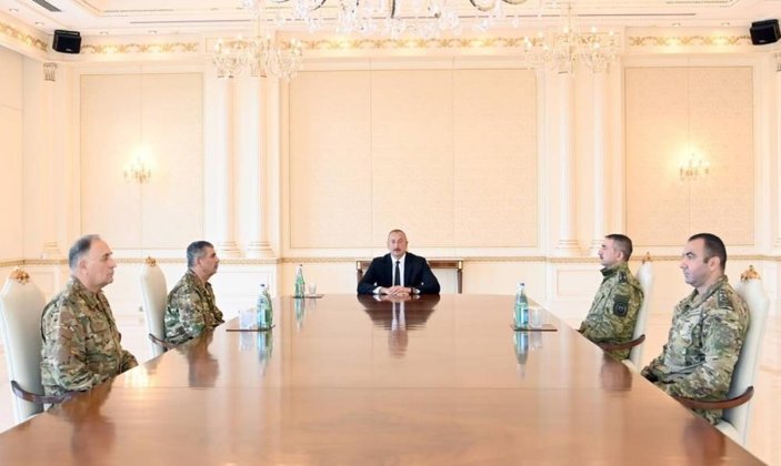 Aliyev, komutanlarla Ermenistan'ın provokasyonlarını görüştü