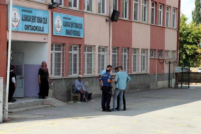 Kayseri'de bir okula ateş açıldı