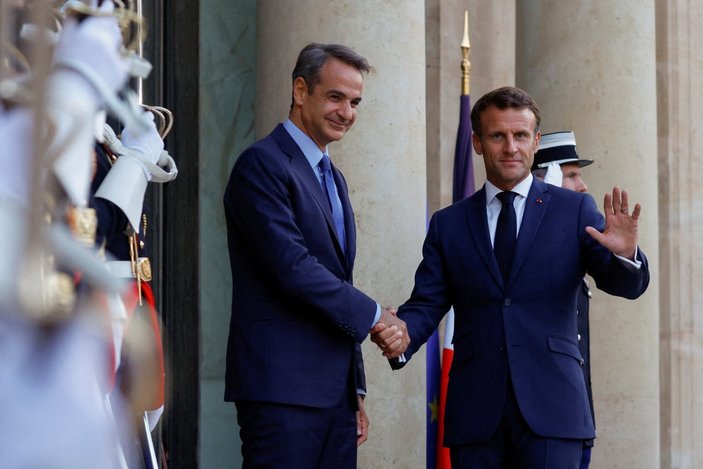 Emmanuel Macron, Kiryakos Miçotakis'le Fransa'da görüştü