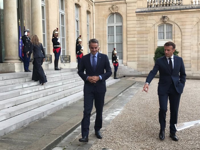 Emmanuel Macron, Kiryakos Miçotakis'le Fransa'da görüştü