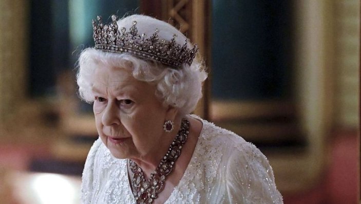 Netflix'teki en büyük 3. dizi oldu! Kraliçe II. Elizabeth'in ölümünün ardından izlenme rekoru kırdı...