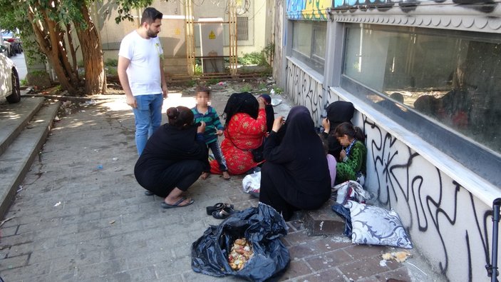 Karaköy’de dilencilerin yeni numarası: Çöpten yemek