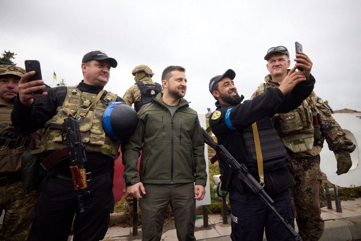 Vladimir Zelensky yeniden Ukrayna'nın kontrolüne geçen İzyum şehrinde