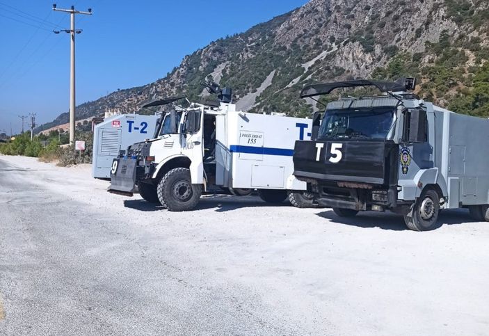 Muğla'da yangın: Polis ve asker mücadele etti