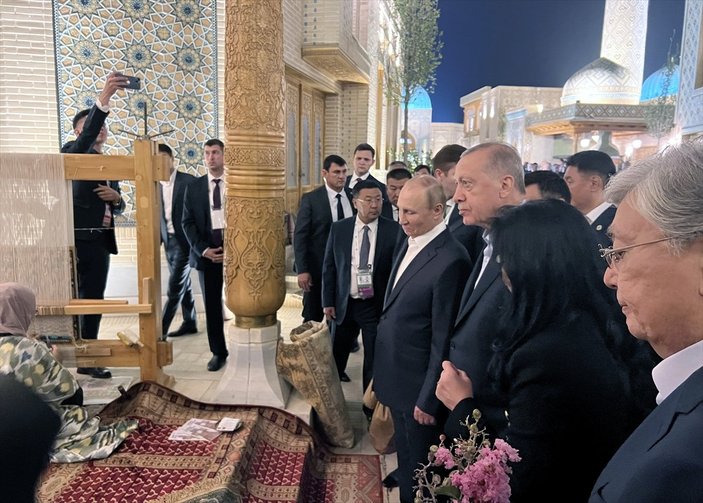 Cumhurbaşkanı Erdoğan, Özbekistan'da liderlerle bir araya geldi