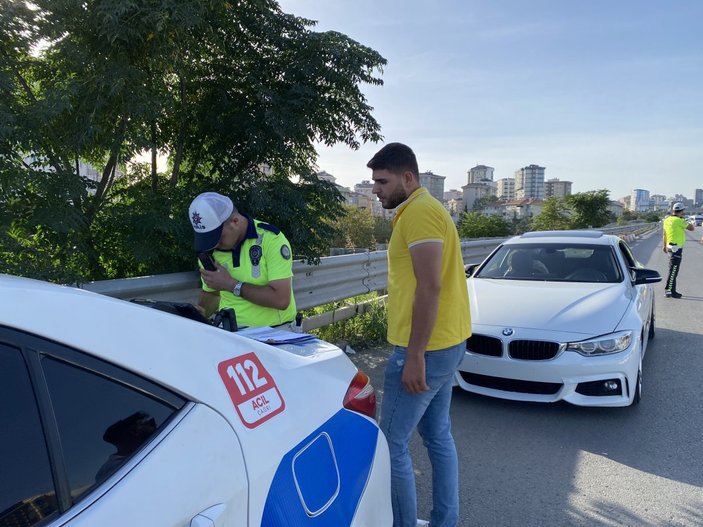 Kadıköy’de çakar denetimi: Sürücülere ceza yağdı