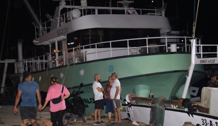 Akdenizli balıkçılar, ağlarını atmak için denize açıldı