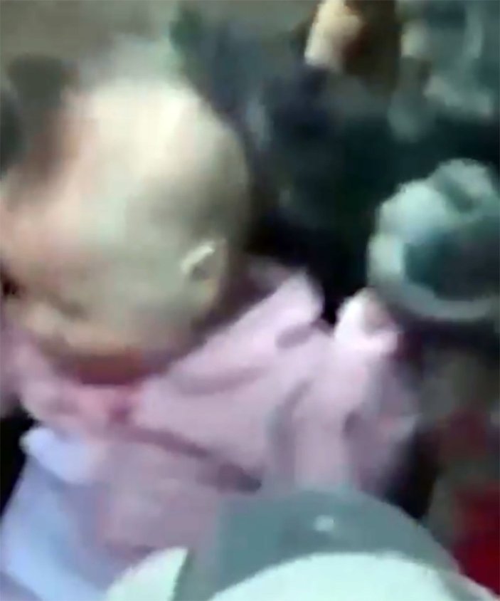 Ürdün'de bebek, 30 saat sonra enkazdan sağ çıktı