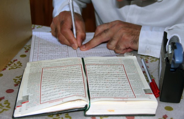 Giresun'da görev yapan imam 8 ayda kuranı elle yazdı