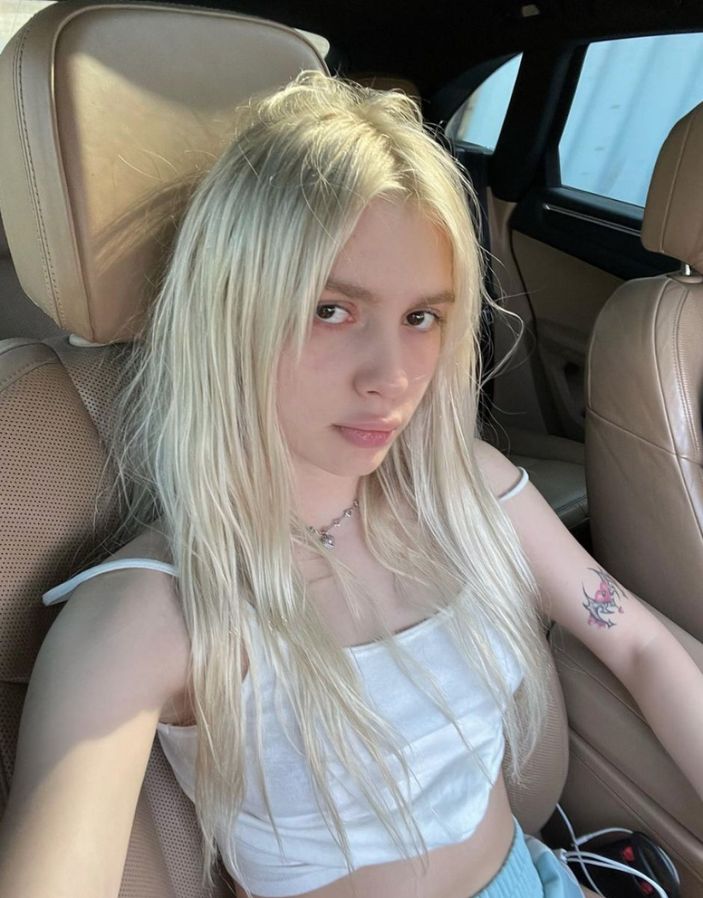 Aleyna Tilki'nin mini şortlu pozu olay yarattı! 'Hiç giyinmeseydin!'