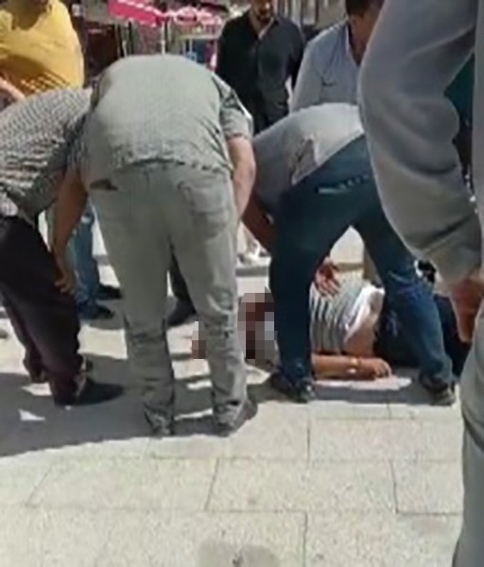 Konya’da savrulan araç kaldırımda çalışan işçilere çarptı