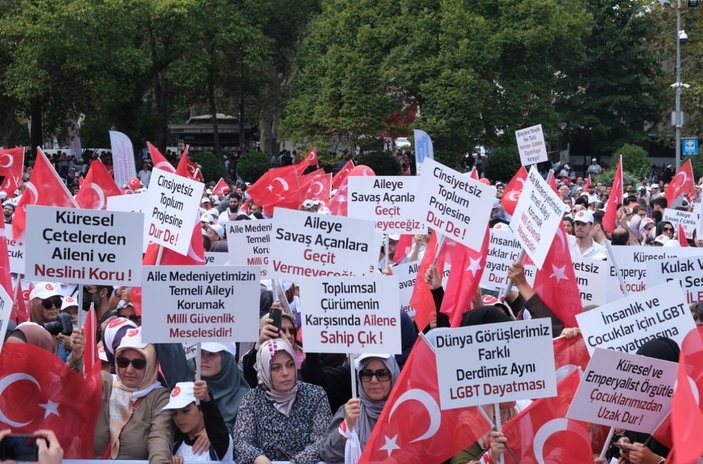 İstanbul'da LGBT'ye karşı Büyük Aile Buluşması düzenlendi
