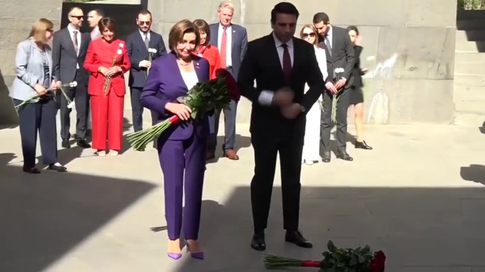 Nancy Pelosi'nin sözde soykırım anıtında sahte gözyaşları