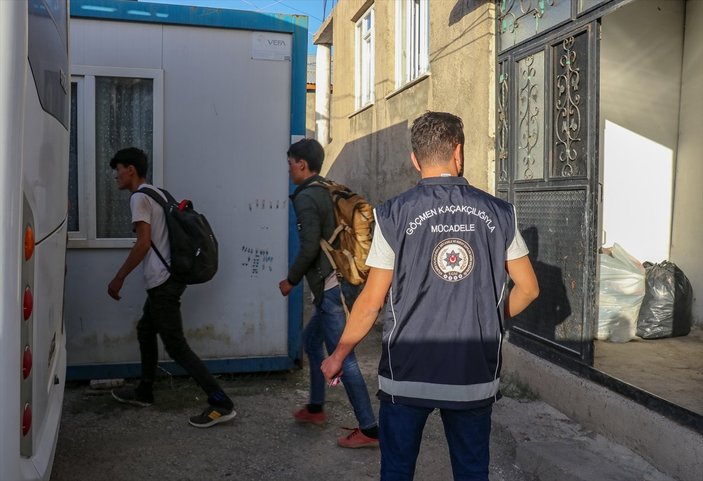Van'da 30 düzensiz göçmen yakalandı
