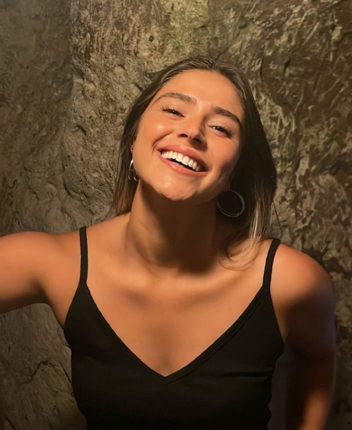 Survivor Ayşe Yüksel'in mini etekli pozları nefesleri kesti! 'Bu fizik gerçek mi'