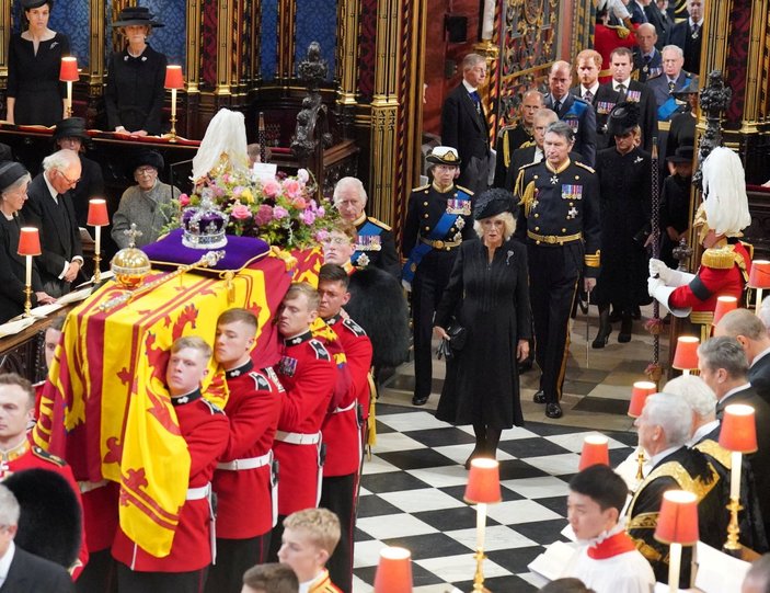 Kraliçe 2'nci Elizabeth'in cenaze törenine akın