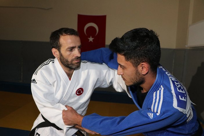 Duyma yetisini kaybeden judocu Erkan Esenboğa, olimpiyatlara hazırlanıyor