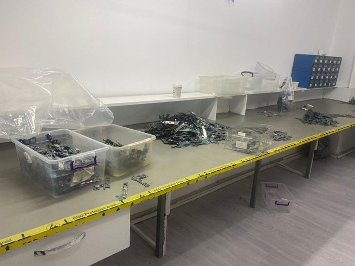 Ümraniye’de 600 bin liralık anakart hırsızlığı kamerada