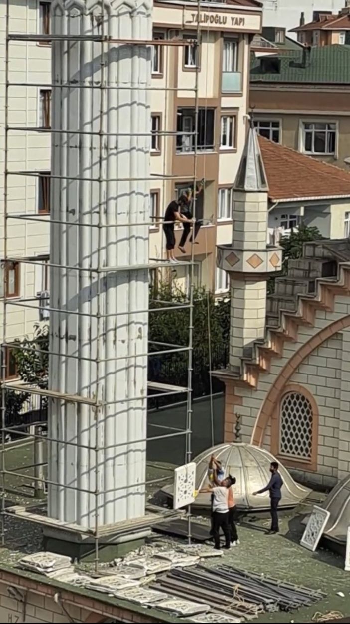 İstanbul’da 'pes' dedirten minare yenileme anları kamerada