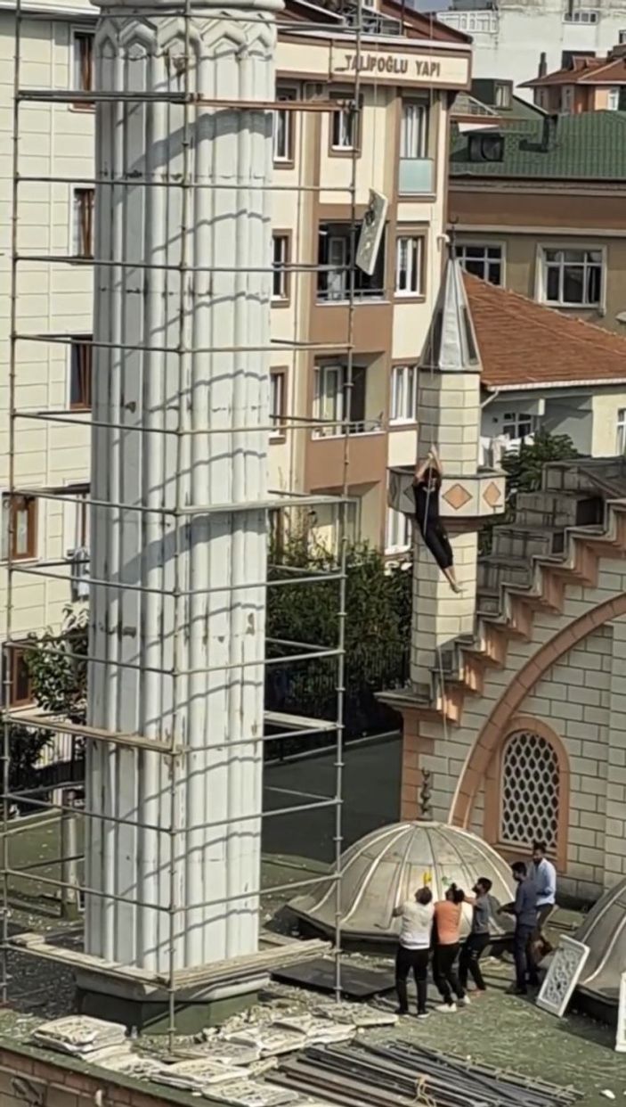 İstanbul’da 'pes' dedirten minare yenileme anları kamerada