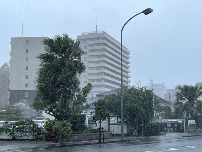 Japonya'da Nanmadol Tayfunu: Tren istasyonunu su bastı