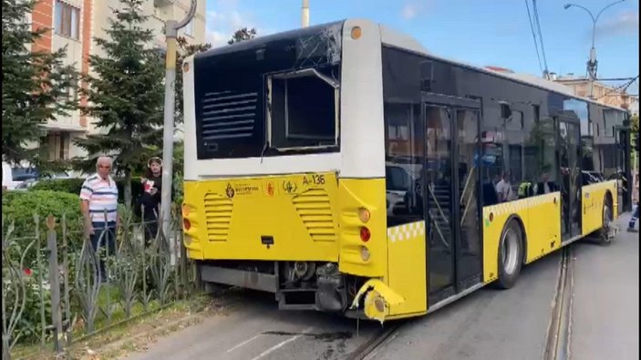 Güngören'de İETT otobüsü tramvay yoluna girdi: Seferler aksadı