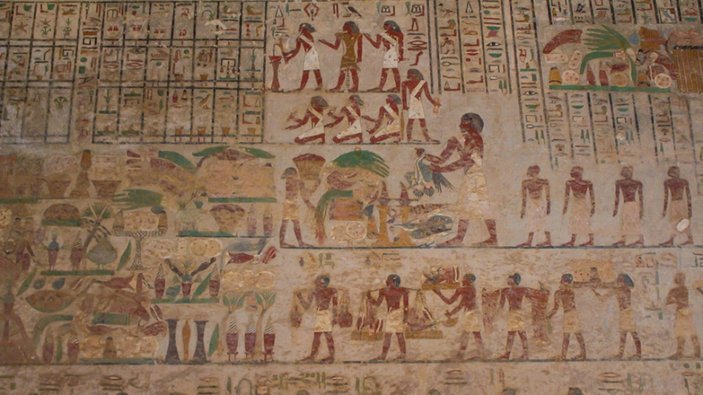 Mısır'da 4 bin yıl öncesine dayanan tarihi mezarlar, ziyaretçilerin ilgisini çekiyor