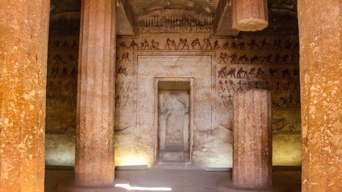 Mısır'da 4 bin yıl öncesine dayanan tarihi mezarlar, ziyaretçilerin ilgisini çekiyor