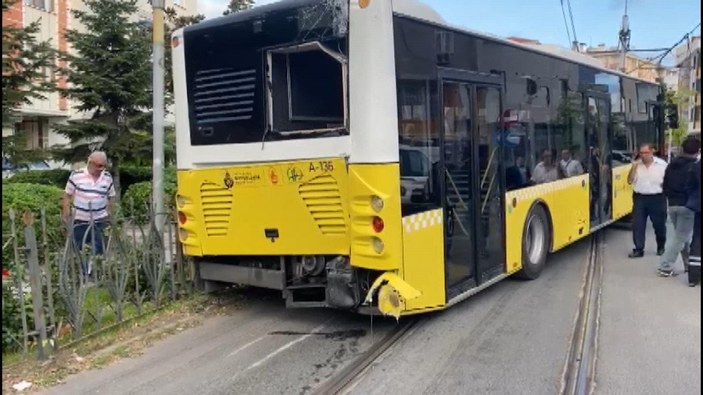 Güngören'de İETT otobüsü tramvay yoluna girdi: Seferler aksadı