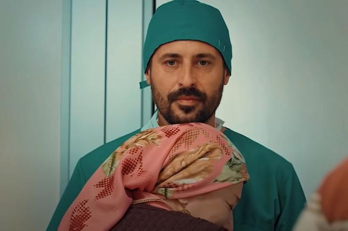 Gönüğl Dağı Kenan'ın eşi Arka Sokaklar'dan çıktı! Masmavi gözleri akıl aldı....