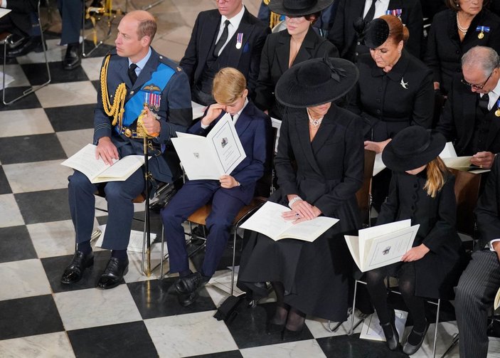 Kraliçe 2'nci Elizabeth'in cenaze törenine akın