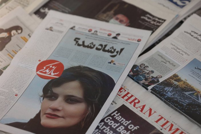 İran'da Mahsa Emini'nin ölümü tepki topladı