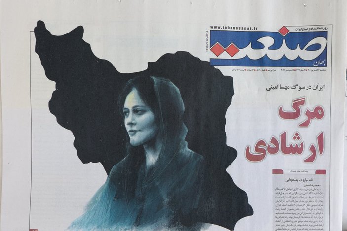 İran'da Mahsa Emini'nin ölümü tepki topladı
