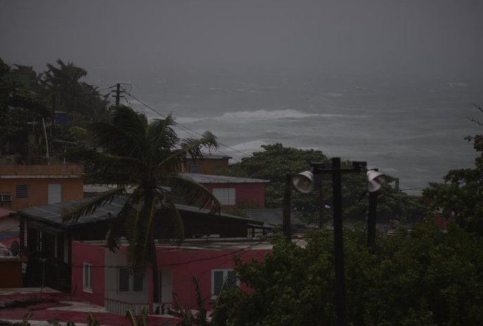 Fiona Kasırgası nedeniyle Porto Riko'nun 3'te 2'sinin elektriği kesildi