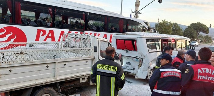 Aydın'da kamyonet servis minibüsüne çarptı: 1 ölü
